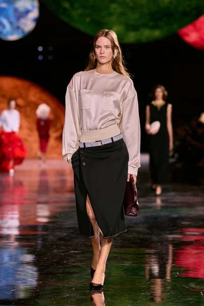Look 18